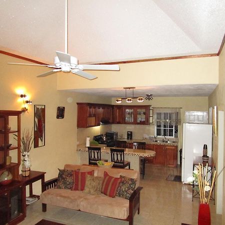 The Residence Portmore Apartments Экстерьер фото