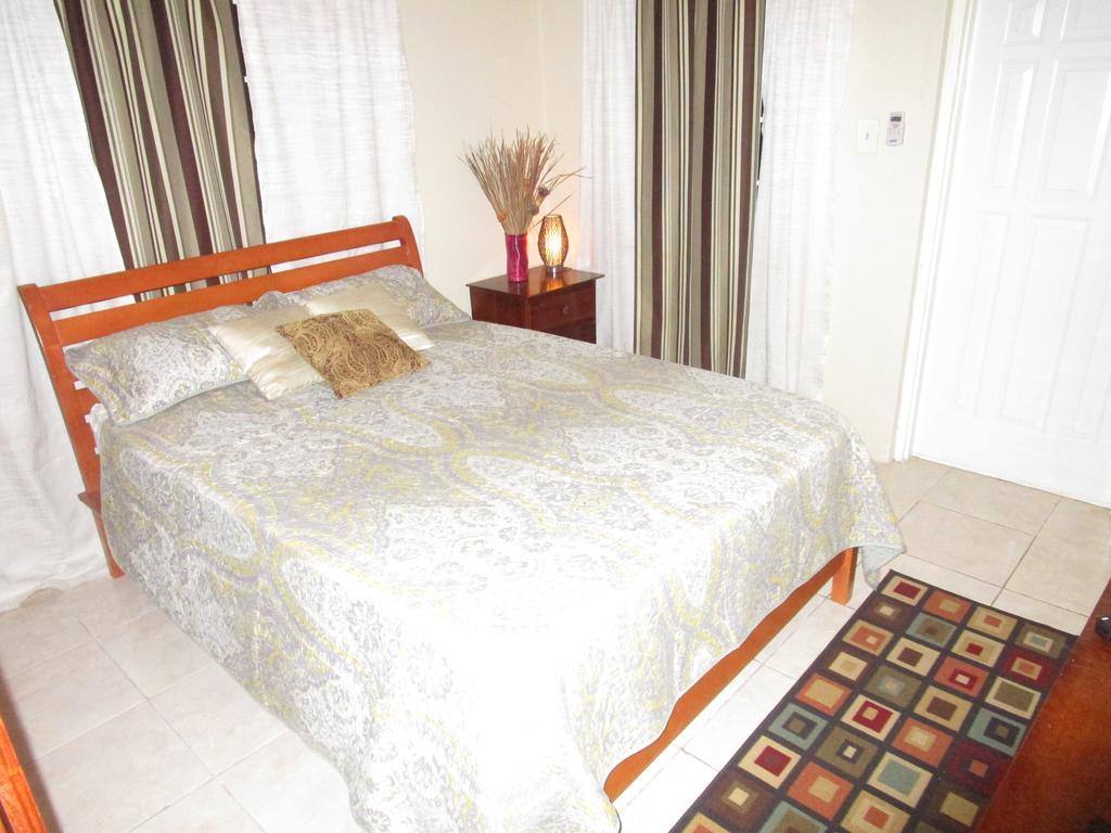 The Residence Portmore Apartments Экстерьер фото