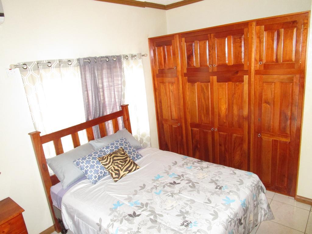 The Residence Portmore Apartments Экстерьер фото