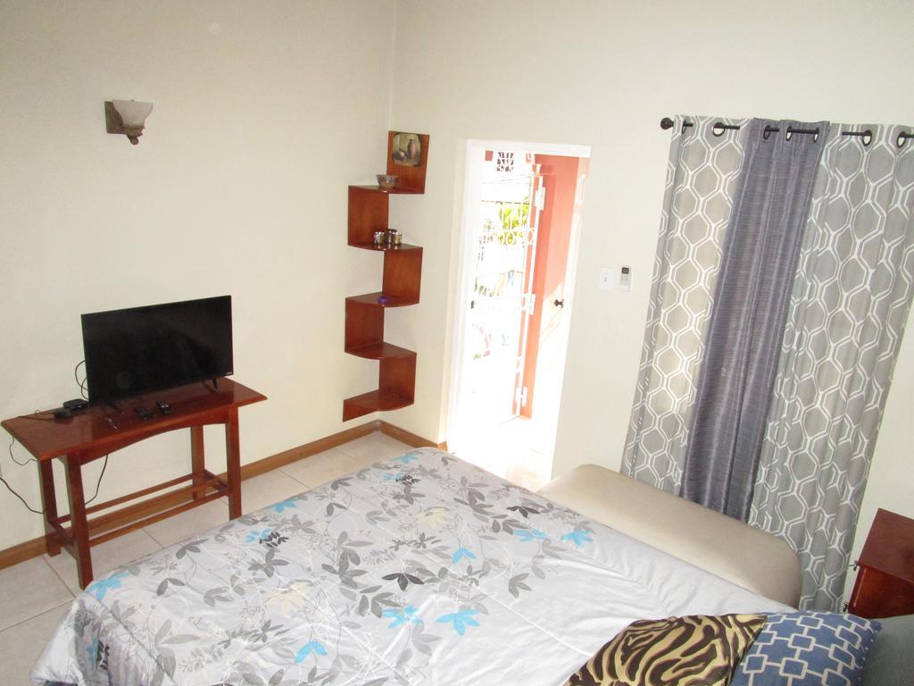 The Residence Portmore Apartments Экстерьер фото