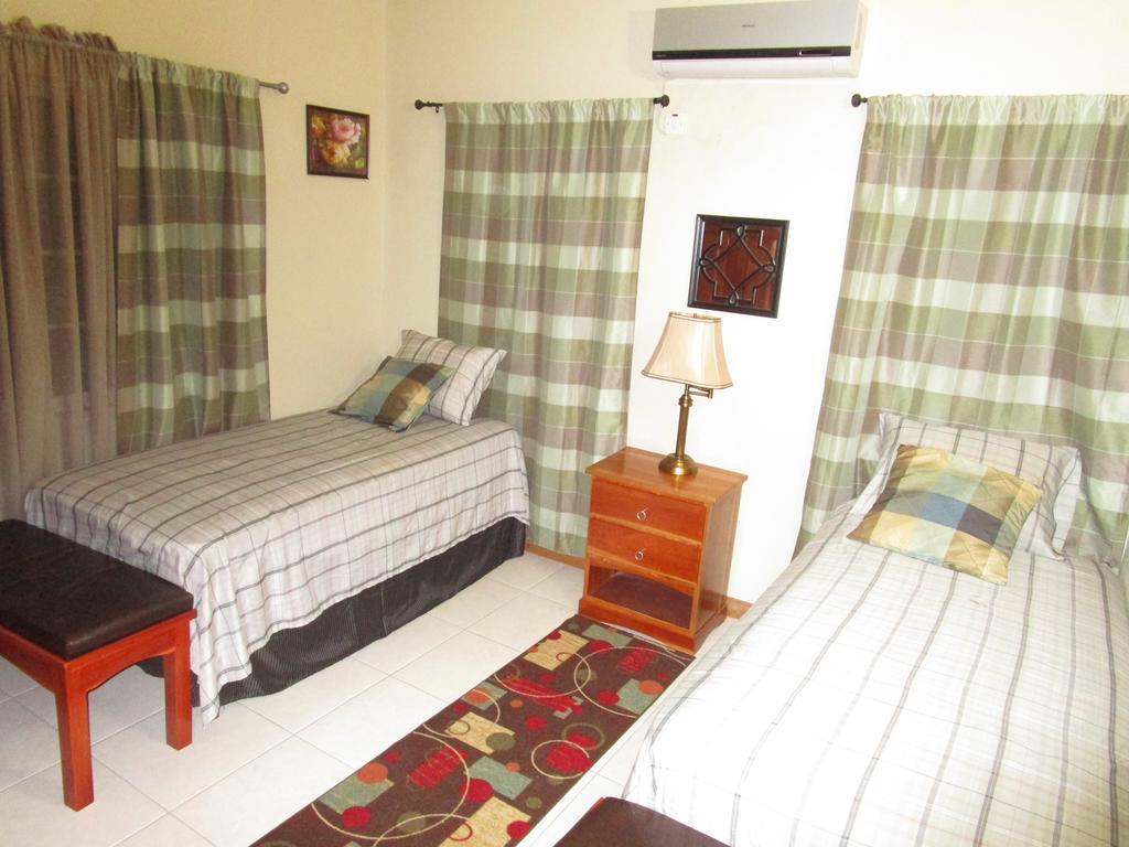 The Residence Portmore Apartments Экстерьер фото