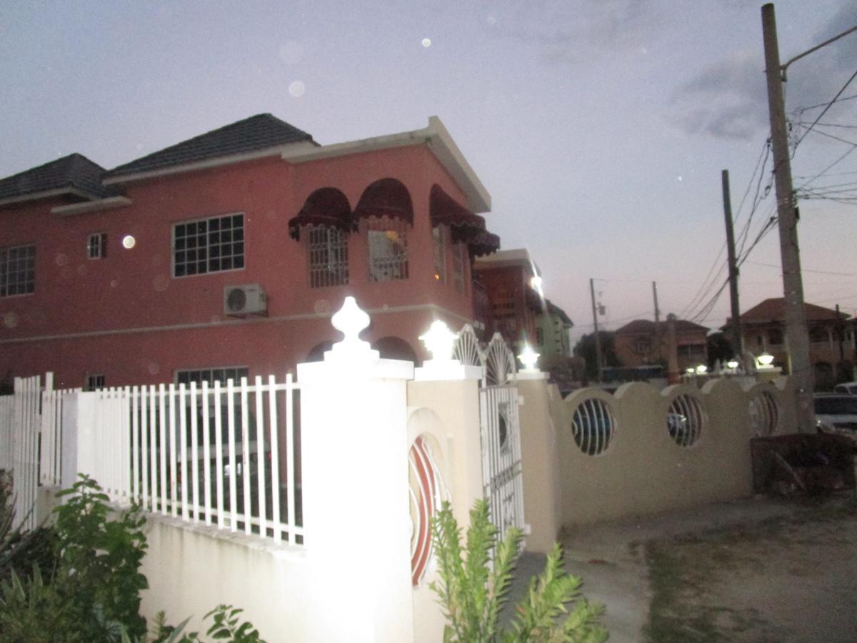 The Residence Portmore Apartments Экстерьер фото